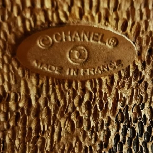 *sold* Vintage Chanel 1990-91 gold tone cuff bracelet, 31 rue Cambon designer - Picture 8 of 9